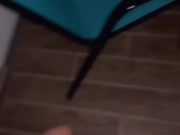 Putinha safada gozando na sacada em Amsterdã 9/16