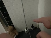 مراهقة عذراء جميلة تبلغ من العمر 18 عامًا - عارضة سناب شات - فتاة سعودية تستمني في الحمام 9/16