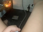 استمناء مراهقة في الحمام وشموع رومانسية وأنين أنثى - فتاة سعودية شابة مثيرة وجميلة - تحفيز بالماء 11/16