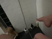 فتاة سعودية عذراء تبلغ من العمر 18 عامًا بجسد مثالي تستمني في الحمام وتئن-POV LOS ANGELES AMATEUR US 12/16