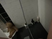 فتاة سعودية عذراء تبلغ من العمر 18 عامًا بجسد مثالي تستمني في الحمام وتئن-POV LOS ANGELES AMATEUR US 3/16