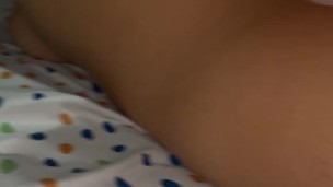 Me sorprendió en mi cuarto y terminó... masajeandome