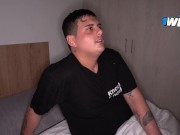 Mi esposa colombiana me hace cornudo frente a mis ojos y me encanta como se viene adentro de ella 😳 8/16