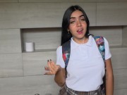 Profesor y su estudiante entran al baño del colegio a coger