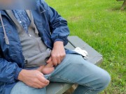 Ejaculation en plein jour dans un parc de Montreal 12/16