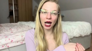 Why you should be on GRINDR right now ｜ App review