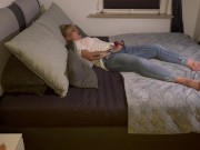 Selbstbefriedigung blond Pussy Klitoris reiben Fingern stöhnen zittern Zucken heiss feucht geil Puss 13/16