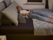 Selbstbefriedigung blond Pussy Klitoris reiben Fingern stöhnen zittern Zucken heiss feucht geil Puss 14/16