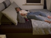 Selbstbefriedigung blond Pussy Klitoris reiben Fingern stöhnen zittern Zucken heiss feucht geil Puss 9/16