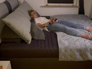 Selbstbefriedigung blond Pussy Klitoris reiben Fingern stöhnen zittern Zucken heiss feucht geil Puss