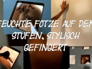 So sexy komme ich auf dich zu. Mein Tuch fällt runter und du siehst mich. 1/16