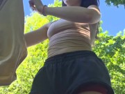 Ik trek mijn T-shirt uit voor je neus. 13/16