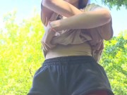 Ik trek mijn T-shirt uit voor je neus. 6/16