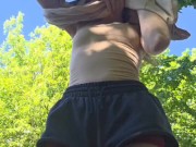 Ik trek mijn T-shirt uit voor je neus. 9/16