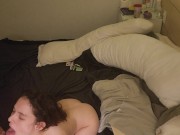 Meia irmã seduz meio irmão na cama e implora por porra na boca 16/16