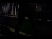 Appena fuori dal ristorante. Donna bellissima che piscia. 16/16