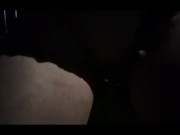 Appena fuori dal ristorante. Donna bellissima che piscia. 7/16