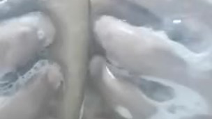 Ricas tetas mira como juego con mis tetas en la ducha.