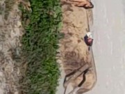 Mamada en la playa publica, espectadores follan mientras nos miramos 3/16