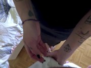 Je baise avec ma grosse queue ma petite salope pendant son ménage 2/16