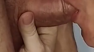 Il lui met tout dans la bouche en une minute trente