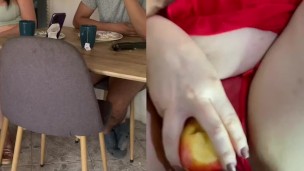 Madurita es follada por su hijastro encima de la mesa y se la mete toda