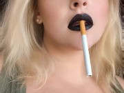 Smoking 🖤  for you daddy!