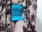 رقص و خودارضایی با حرفای سکسی حشری کننده زن با حجاب ایرانی 2/16