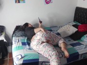 Cuando el vecino sale a trabajar, yo entro a follarme el culito de su cachonda mujer 1/16