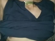 Latina delgada folla con amigo de su novio moja la cama con squirts y recibe mucha leche 💦 1/16
