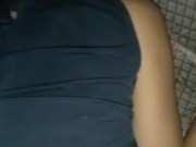 Latina delgada folla con amigo de su novio moja la cama con squirts y recibe mucha leche 💦 16/16