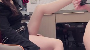 超美女王穿丝袜高跟鞋调教男M 踩JJ丝袜足交 footjob