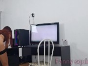 Safada sozinha em casa sem calcinha recebe técnico da net! 16/16