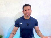 Hombre Cuabano hetero dotado de 25cm permite que masajista de pies le de sexo oral hasta correrse 1/16