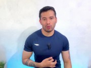 Hombre Cuabano hetero dotado de 25cm permite que masajista de pies le de sexo oral hasta correrse 15/16