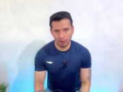 Hombre Cuabano hetero dotado de 25cm permite que masajista de pies le de sexo oral hasta correrse 5/16