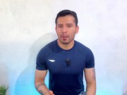 Hombre Cuabano hetero dotado de 25cm permite que masajista de pies le de sexo oral hasta correrse 9/16