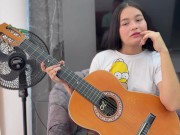 Ayudo a mi pequeña hermanastra con sus clases de música y termino follandola duro hasta venirme. 7/16