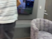 El cornudo de mi vecino me apuesta el rico culo de la puta de su esposa por unos centavos de pesos.