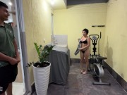 Que rico se ve como mi pequeña latina hermanastra mueve el culo  haciendo sus ejercicos 2/16