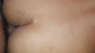 Cholita atrevida es llevada a un hotel