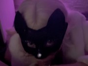Gatita cute sexy hace una mamada y recibe semen en su cara 12/16