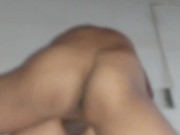 Chateando con mi marido mientras su amigo me folla el coño y se corre dentro. QUE RICO ME coge. 10/16