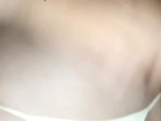 Chateando con mi marido mientras su amigo me folla el coño y se corre dentro. QUE RICO ME coge. 4/16