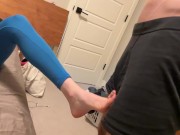 He couldn’t handle her foot teasing… FOUR huge cumshots followed 💥 Full video on profile 16/16