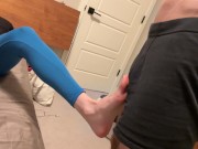 He couldn’t handle her foot teasing… FOUR huge cumshots followed 💥 Full video on profile 6/16
