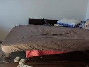 Moglie sexy si diverte a provare vestiti e a tagliarli di dosso. Mora balla nuda per casa. 14/16