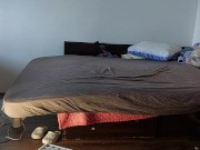 Moglie sexy si diverte a provare vestiti e a tagliarli di dosso. Mora balla nuda per casa. 16/16