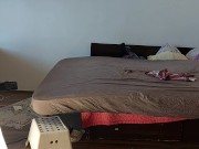 Moglie sexy si diverte a provare vestiti e a tagliarli di dosso. Mora balla nuda per casa. 6/16