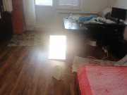 Moglie sexy si diverte a provare vestiti e a tagliarli di dosso. Mora balla nuda per casa. 1/16